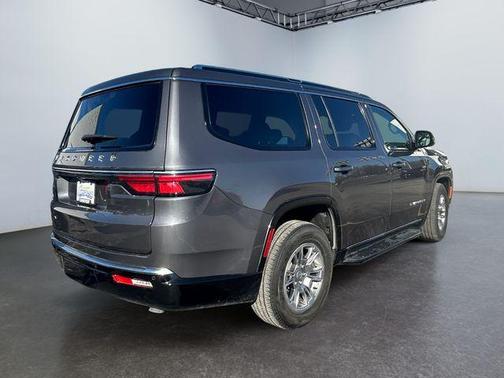 2023 Jeep Wagoneer Base