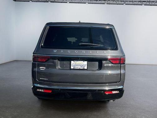 2023 Jeep Wagoneer Base