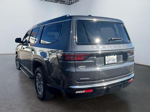 2023 Jeep Wagoneer Base