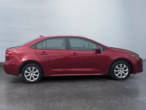 Pearl 2025 Toyota Corolla LE