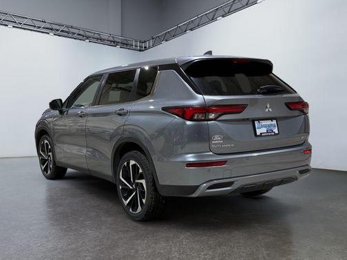 2023 Mitsubishi Outlander SE