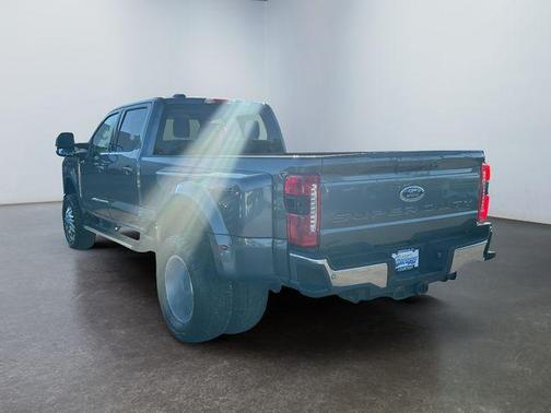 2025 Ford F-350 Lariat Super Duty