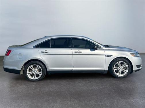 2017 Ford Taurus SE