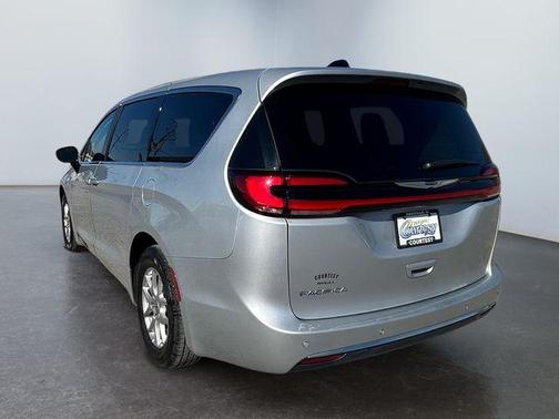 Silver Mist Clearcoat 2024 Chrysler Pacifica Touring-L