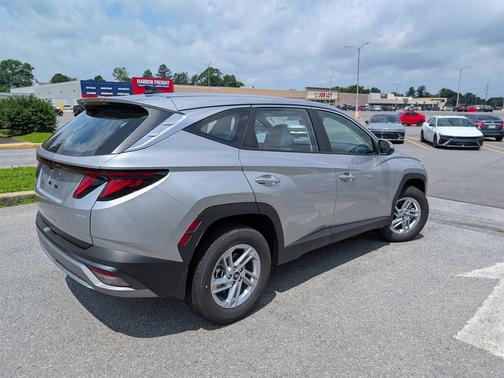 2025 Hyundai TUCSON SE