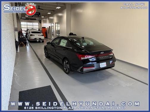 Abyss Black 2026 Hyundai ELANTRA Limited