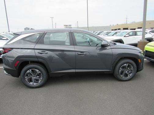 Ecotronic Gray 2026 Hyundai TUCSON Hybrid Blue SE