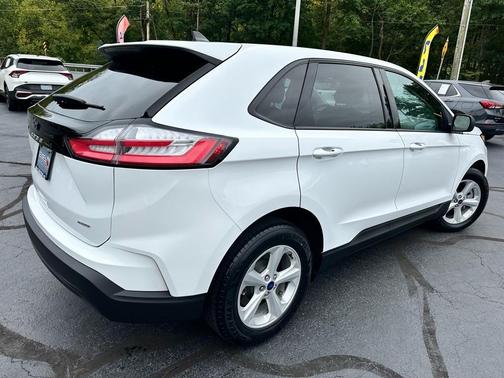 2022 Ford Edge SE