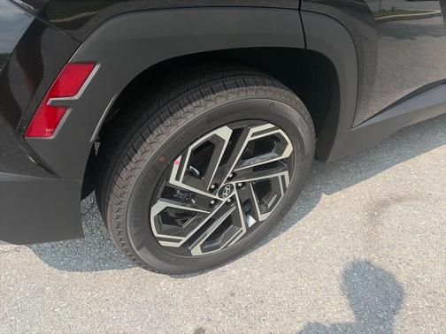 Phantom Black 2026 Hyundai TUCSON SEL Plus