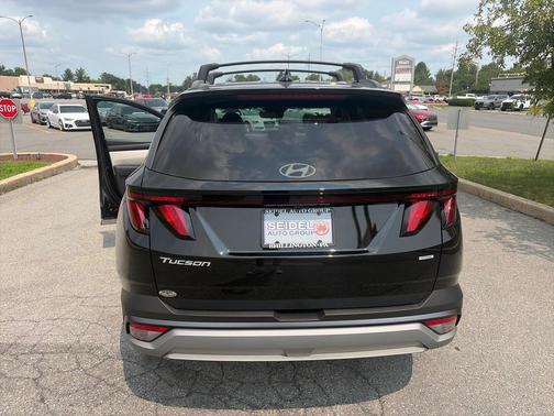 Phantom Black 2026 Hyundai TUCSON SEL Plus