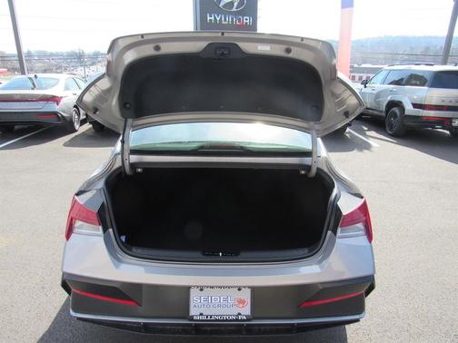 Fluid Metal 2026 Hyundai ELANTRA Limited