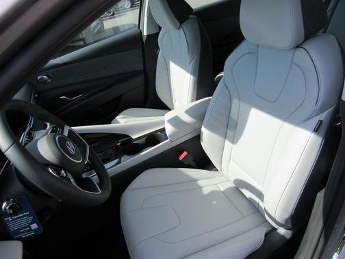 Fluid Metal 2026 Hyundai ELANTRA Limited