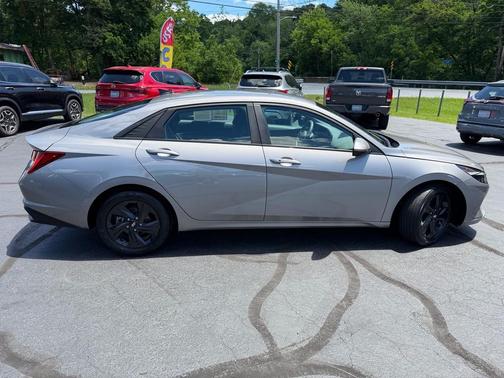 Fluid Metal 2023 Hyundai ELANTRA HEV Blue