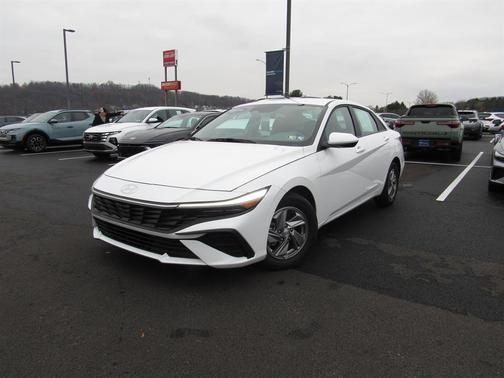 2025 Hyundai ELANTRA SE