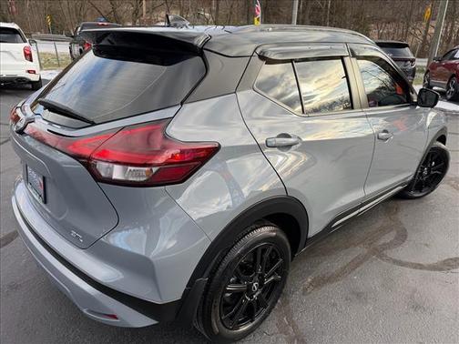 2022 Nissan Kicks SR