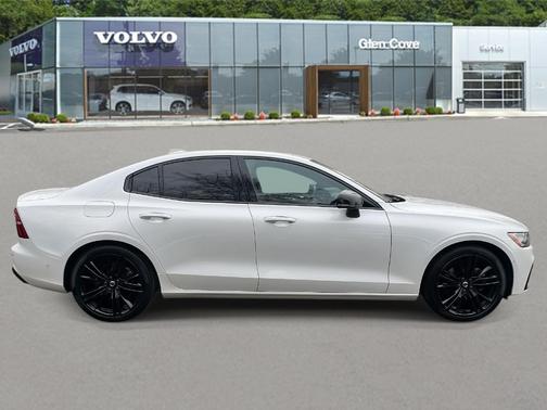 2024 Volvo S60 B5 Plus Black Edition