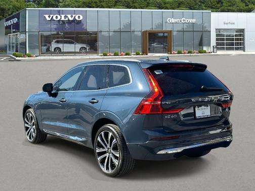2023 Volvo XC60 B6 Ultimate Bright Theme
