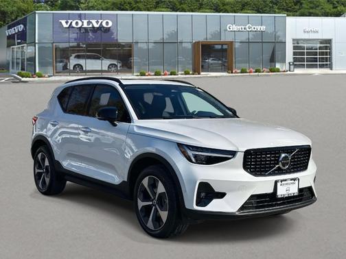 2026 Volvo XC40 B5 Plus