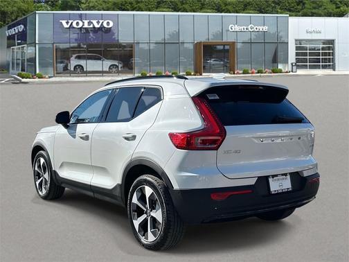 2026 Volvo XC40 B5 Plus