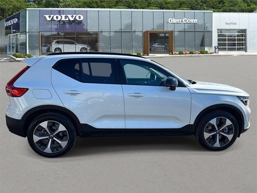 2026 Volvo XC40 B5 Plus