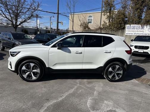 2026 Volvo XC40 B5 Plus