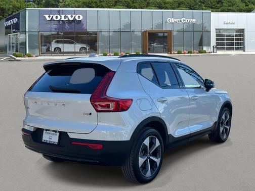 2026 Volvo XC40 B5 Plus