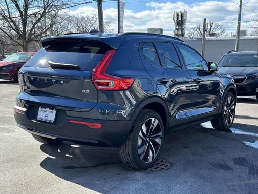 2026 Volvo XC40 B5 Ultra