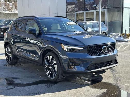 2026 Volvo XC40 B5 Ultra