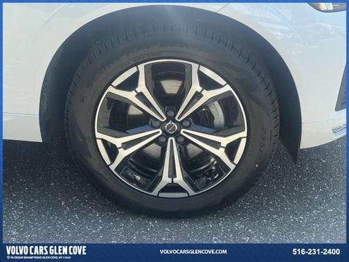 2022 Volvo XC60 B5 Momentum