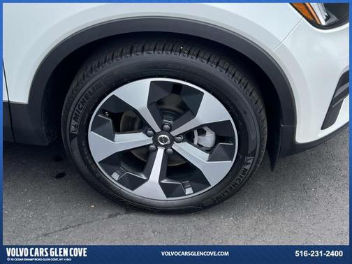 2025 Volvo XC40 B5 Core Bright Theme
