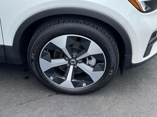 2025 Volvo XC40 B5 Core Bright Theme