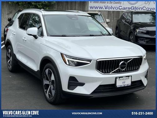 2025 Volvo XC40 B5 Core Bright Theme