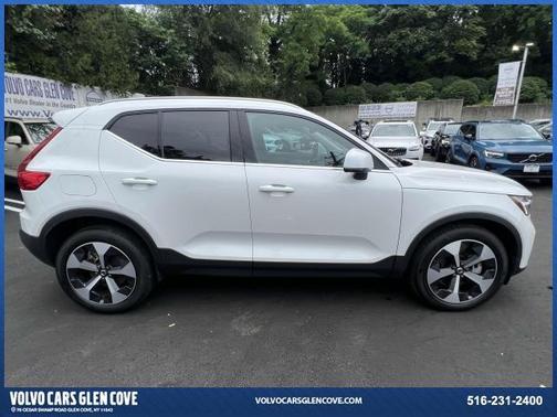 2025 Volvo XC40 B5 Core Bright Theme