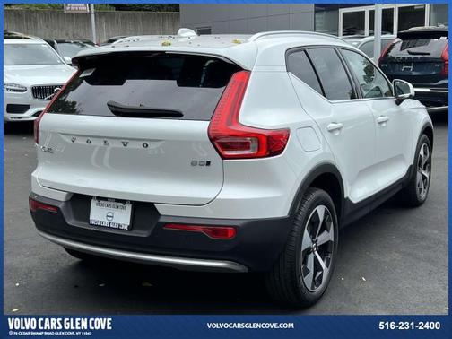 2025 Volvo XC40 B5 Core Bright Theme