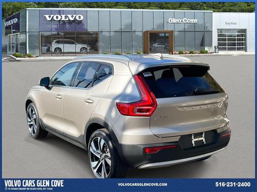 2023 Volvo XC40 B5 Ultimate Bright Theme