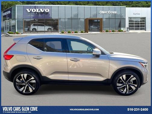 2023 Volvo XC40 B5 Ultimate Bright Theme