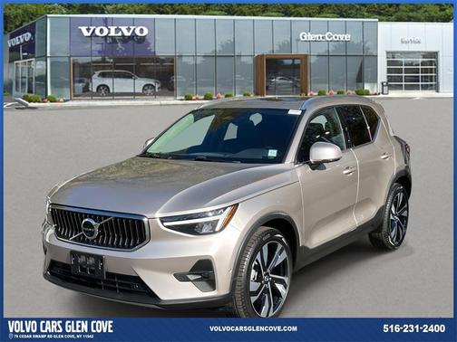 2023 Volvo XC40 B5 Ultimate Bright Theme