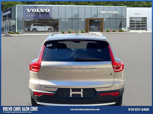 2023 Volvo XC40 B5 Ultimate Bright Theme