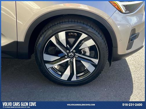 2023 Volvo XC40 B5 Ultimate Bright Theme