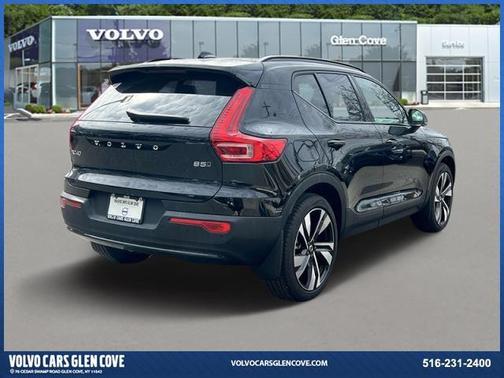 2025 Volvo XC40 B5 Plus Dark Theme