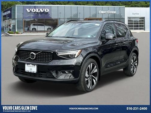 2025 Volvo XC40 B5 Plus Dark Theme