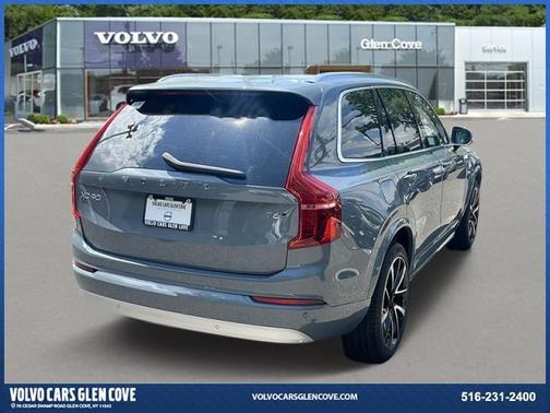 2022 Volvo XC90 T6 Momentum 7 Passenger