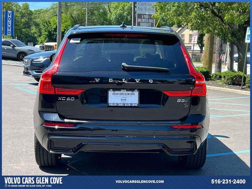 Onyx Black Metallic 2024 Volvo XC60 B5 Ultimate Dark Theme