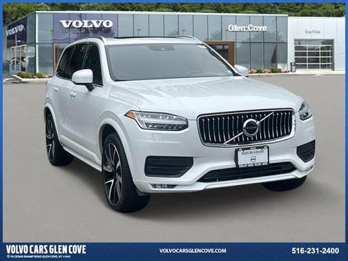 2022 Volvo XC90 T6 Momentum 7 Passenger