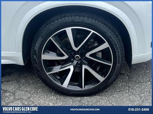 2022 Volvo XC90 T6 Momentum 7 Passenger