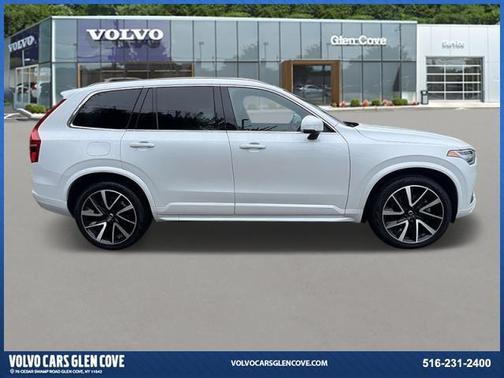 2022 Volvo XC90 T6 Momentum 7 Passenger
