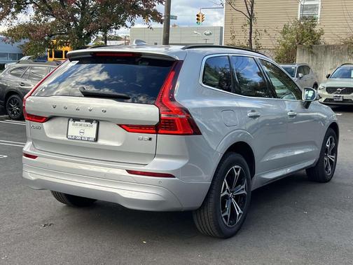 2022 Volvo XC60 B5 Momentum