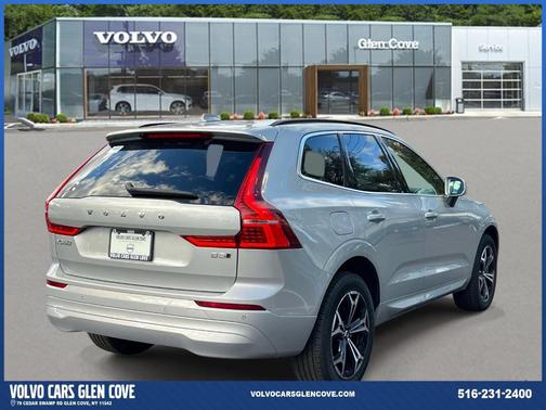 Silver 2022 Volvo XC60 B5 Momentum