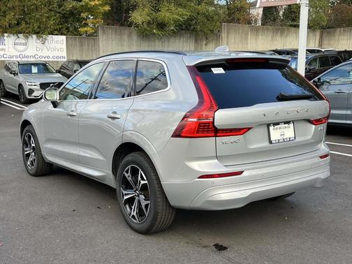 2022 Volvo XC60 B5 Momentum