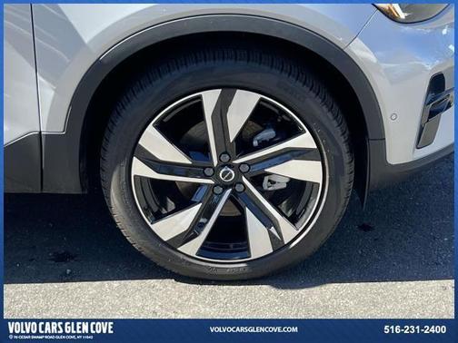 2025 Volvo XC40 B5 Ultra Dark Theme